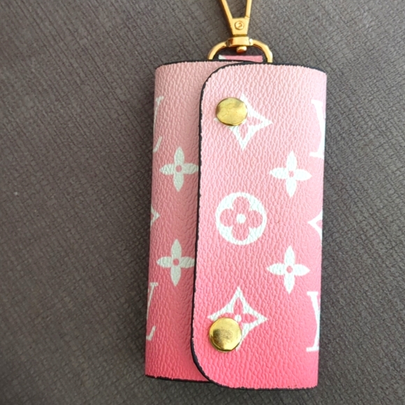 LV key chain - Picture 1 of 4
